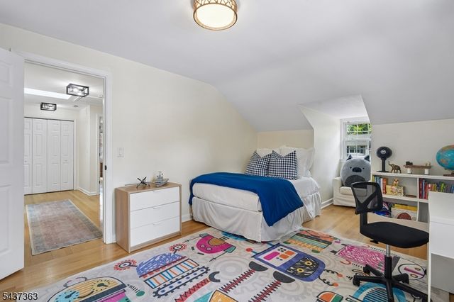 28 CANTERBURY LANE, Millburn Twp., NJ 07078
