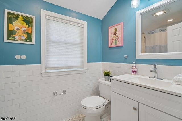 28 CANTERBURY LANE, Millburn Twp., NJ 07078