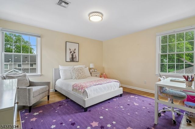 28 CANTERBURY LANE, Millburn Twp., NJ 07078