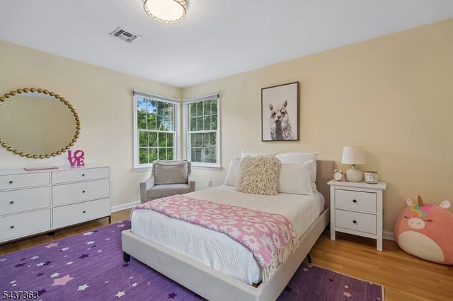 28 CANTERBURY LANE, Millburn Twp., NJ 07078