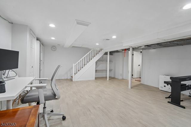 28 CANTERBURY LANE, Millburn Twp., NJ 07078