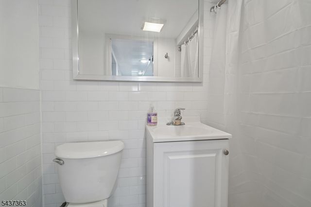 28 CANTERBURY LANE, Millburn Twp., NJ 07078