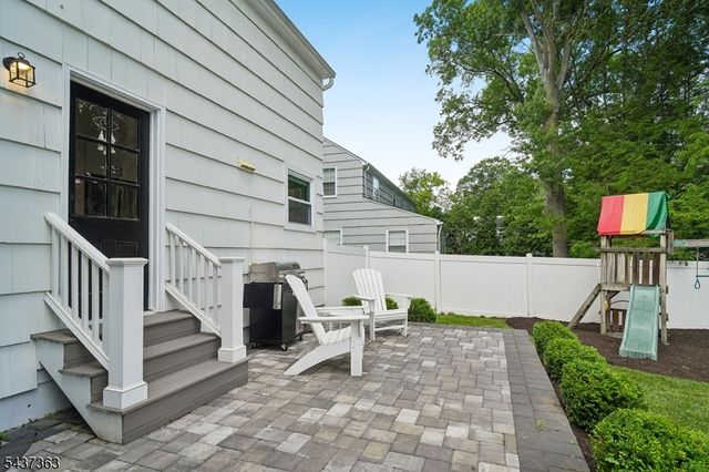 28 CANTERBURY LANE, Millburn Twp., NJ 07078