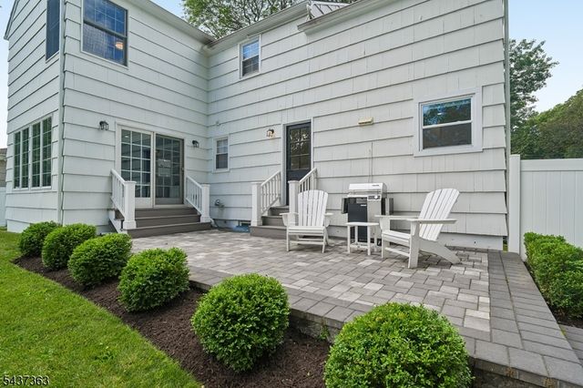 28 CANTERBURY LANE, Millburn Twp., NJ 07078