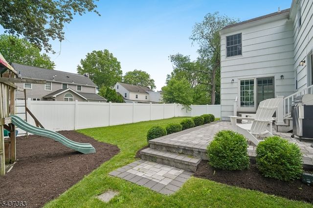 28 CANTERBURY LANE, Millburn Twp., NJ 07078