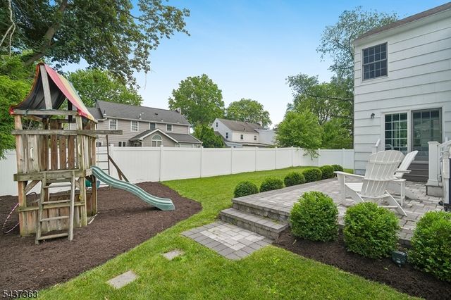 28 CANTERBURY LANE, Millburn Twp., NJ 07078