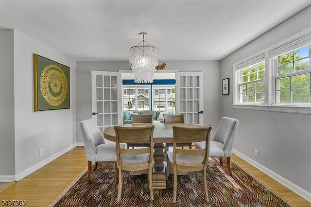 28 CANTERBURY LANE, Millburn Twp., NJ 07078