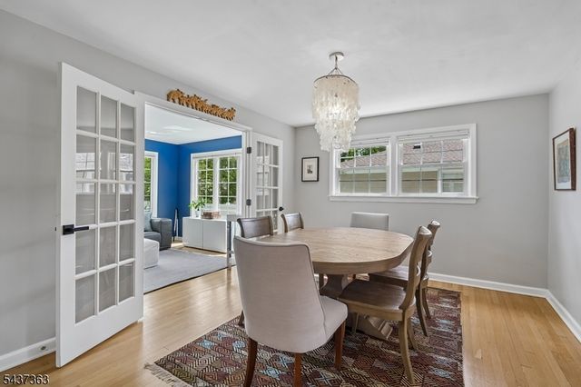 28 CANTERBURY LANE, Millburn Twp., NJ 07078