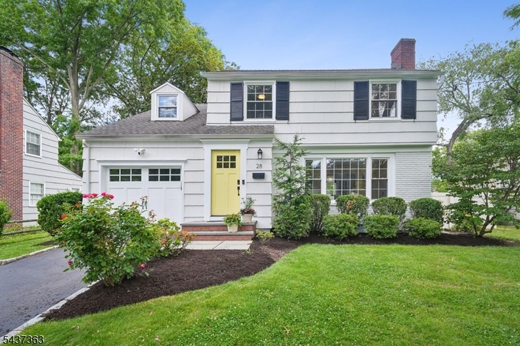 28 CANTERBURY LANE, Millburn Twp., NJ 07078