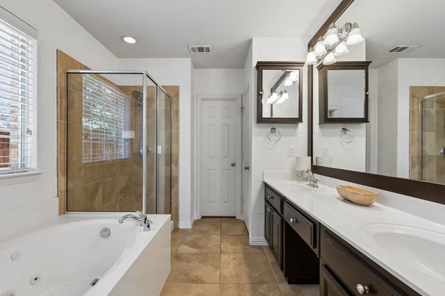 8728 Dayton Drive, Lantana, TX 76226