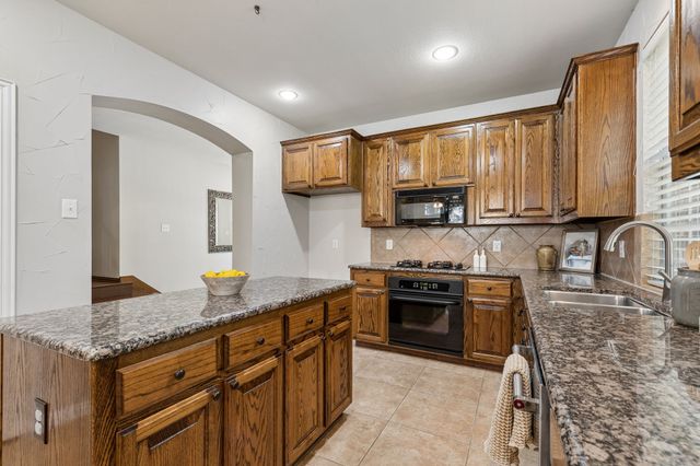 8728 Dayton Drive, Lantana, TX 76226