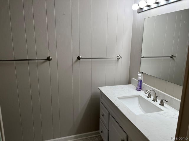 33426 Harlan Drive, Farmington Hills, MI 48331