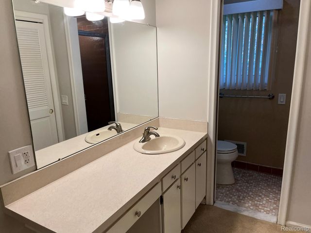 33426 Harlan Drive, Farmington Hills, MI 48331