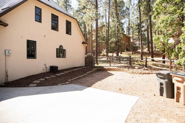 32 Sumac Lane, Los Alamos, NM 87544