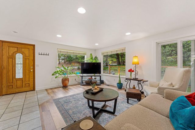 1500 NW B Street, Grants Pass, OR 97526