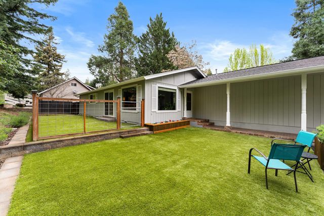 1500 NW B Street, Grants Pass, OR 97526