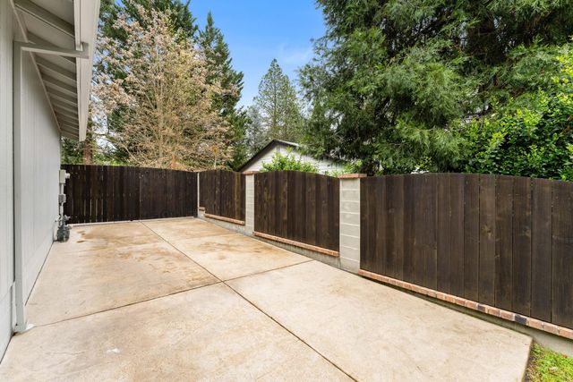 1500 NW B Street, Grants Pass, OR 97526