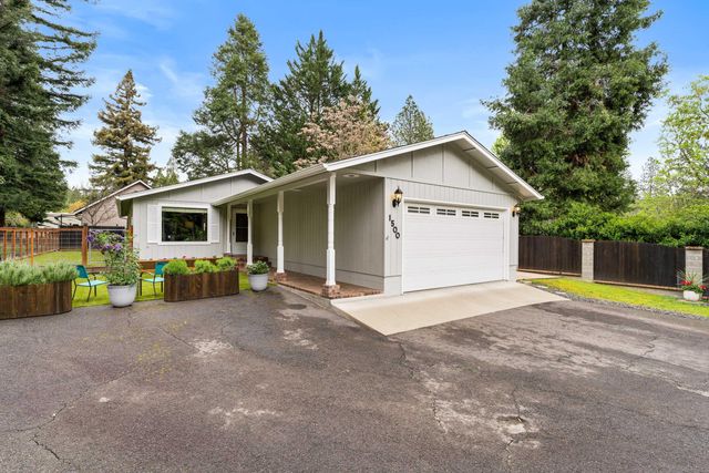 1500 NW B Street, Grants Pass, OR 97526