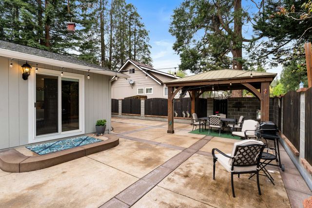 1500 NW B Street, Grants Pass, OR 97526