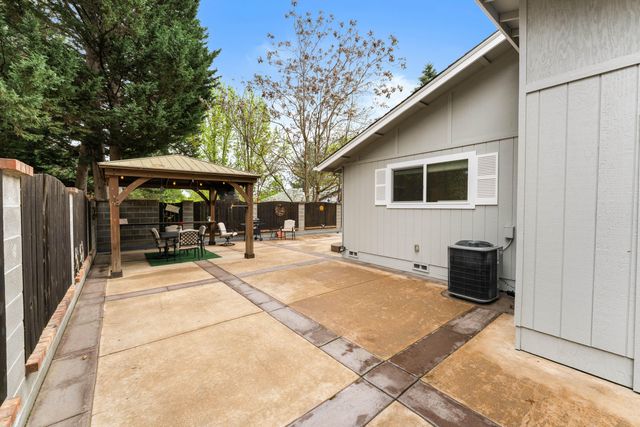 1500 NW B Street, Grants Pass, OR 97526