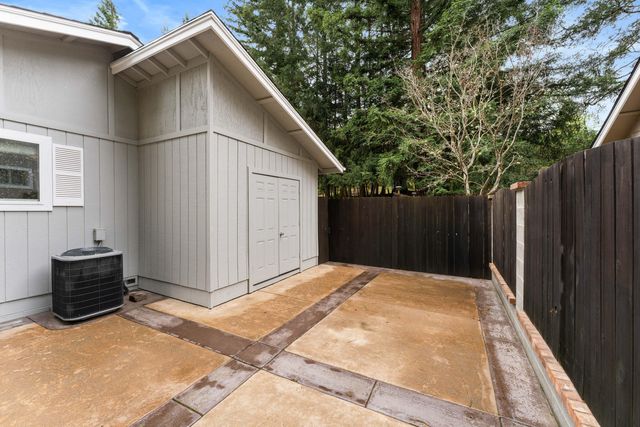 1500 NW B Street, Grants Pass, OR 97526