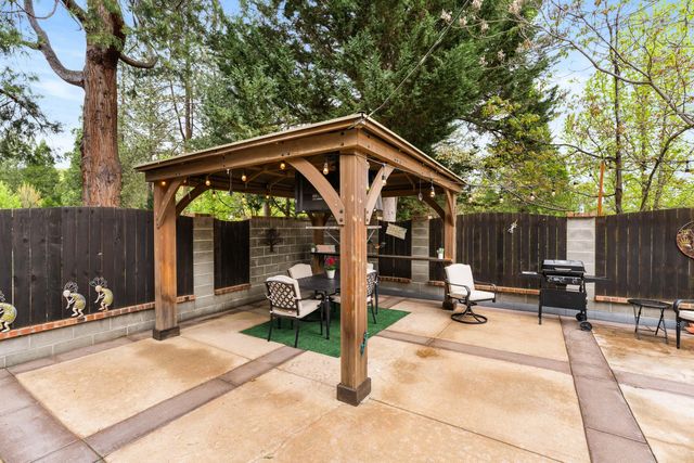 1500 NW B Street, Grants Pass, OR 97526