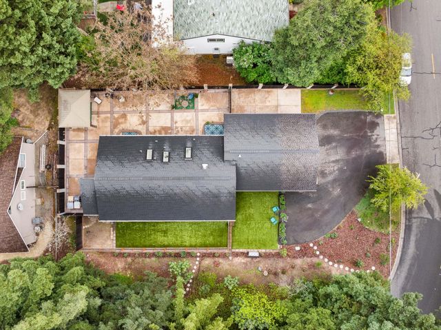 1500 NW B Street, Grants Pass, OR 97526