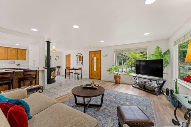 1500 NW B Street, Grants Pass, OR 97526