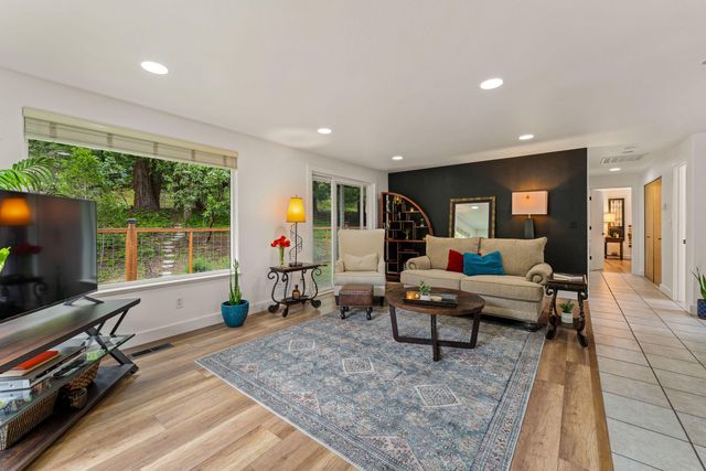 1500 NW B Street, Grants Pass, OR 97526