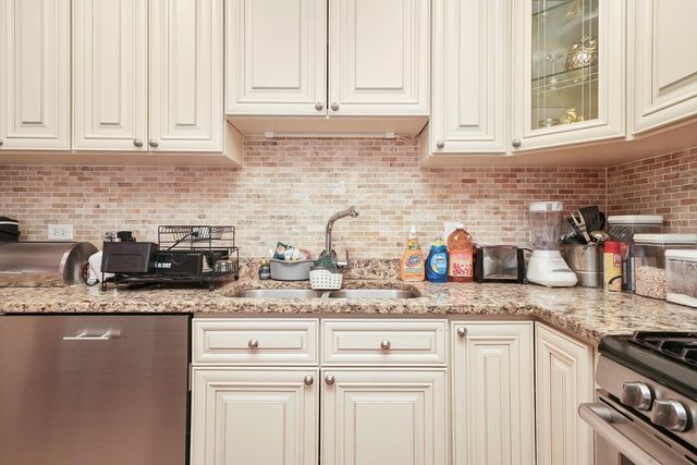 1318 Balmoral Avenue, Westchester, IL 60154