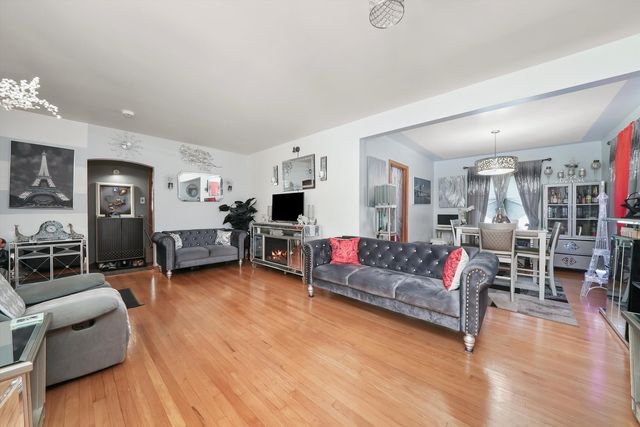 1318 Balmoral Avenue, Westchester, IL 60154