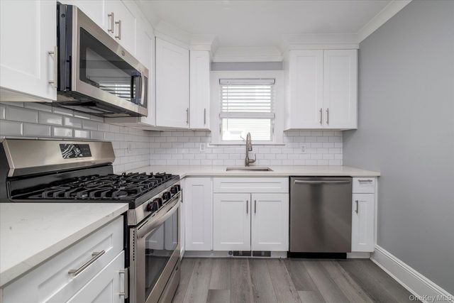 121 Raymond Street 1st, Rockville Centre, NY 11570