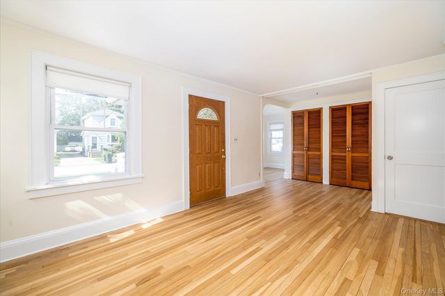 121 Raymond Street 1st, Rockville Centre, NY 11570
