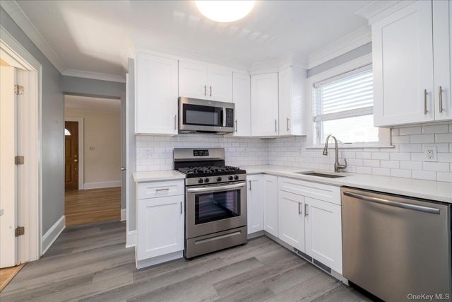 121 Raymond Street 1st, Rockville Centre, NY 11570