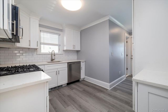 121 Raymond Street 1st, Rockville Centre, NY 11570