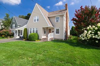 121 Raymond Street 1st, Rockville Centre, NY 11570