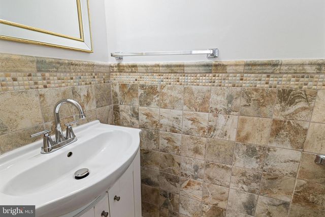 1325 OSBOURNE AVE, Abington, PA 19001