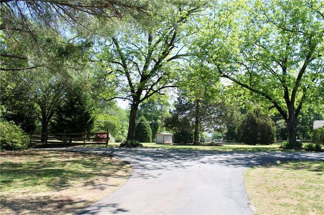 394 NW Hwy 211, Winder, GA 30680