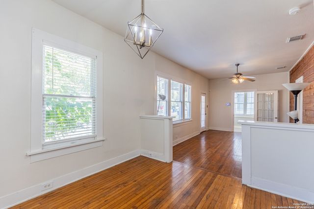 814 W LYNWOOD AVE, San Antonio, TX 78212