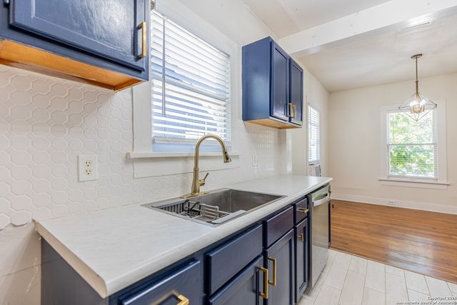 814 W LYNWOOD AVE, San Antonio, TX 78212