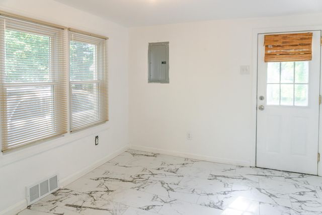89 W Madge Avenue, Hazel Park, MI 48030