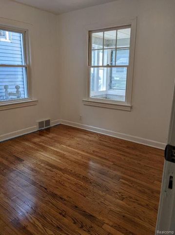 89 W Madge Avenue, Hazel Park, MI 48030