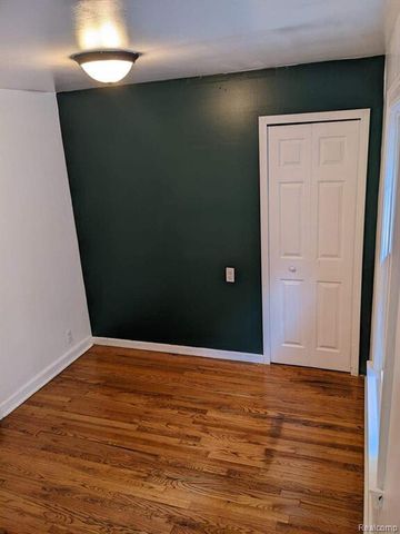89 W Madge Avenue, Hazel Park, MI 48030