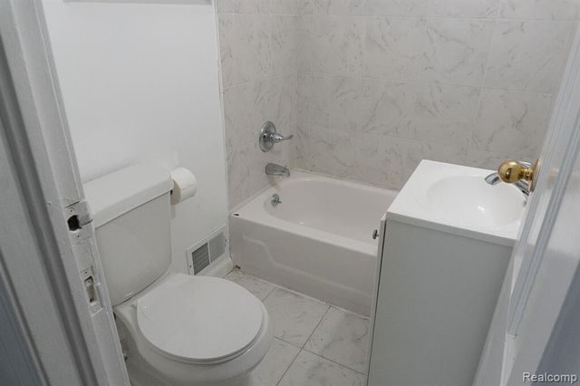 89 W Madge Avenue, Hazel Park, MI 48030