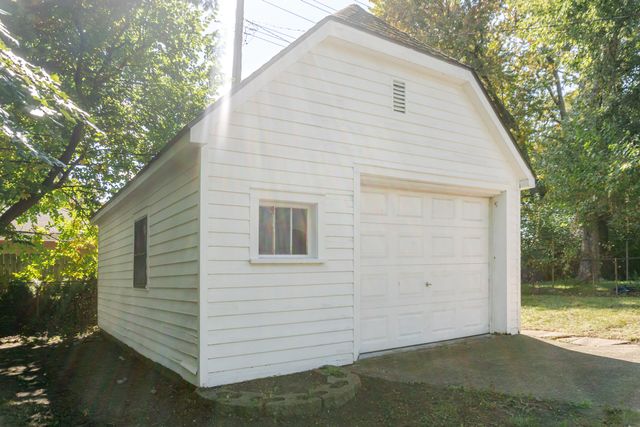 89 W Madge Avenue, Hazel Park, MI 48030