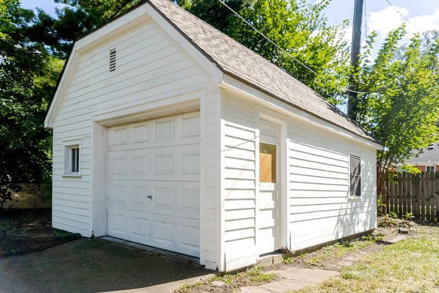 89 W Madge Avenue, Hazel Park, MI 48030
