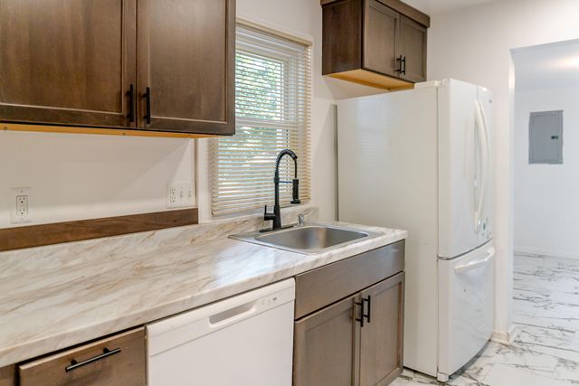 89 W Madge Avenue, Hazel Park, MI 48030