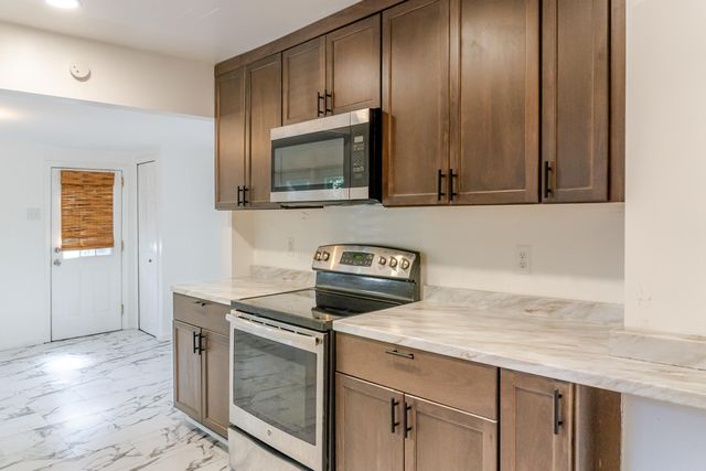 89 W Madge Avenue, Hazel Park, MI 48030