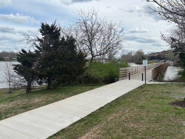 250 Donna Dr Apt 4D, Hendersonville, TN 37075