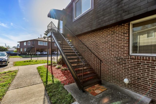 250 Donna Dr Apt 4D, Hendersonville, TN 37075